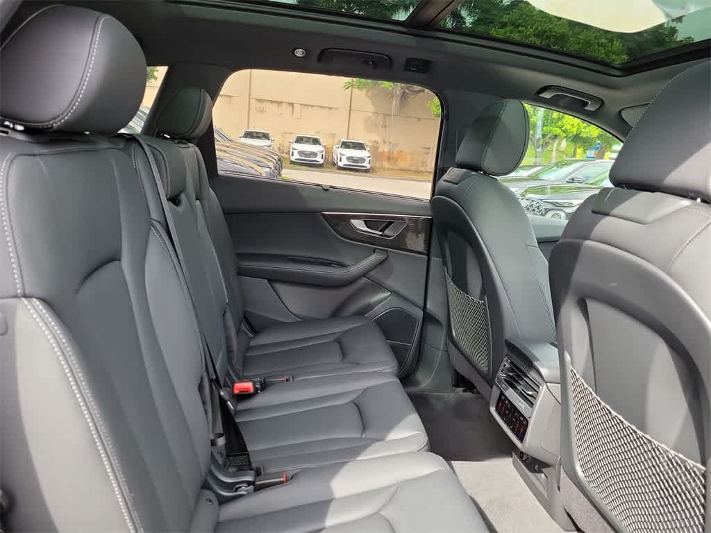 Thumbnail: 2026 Audi Q7 - 13