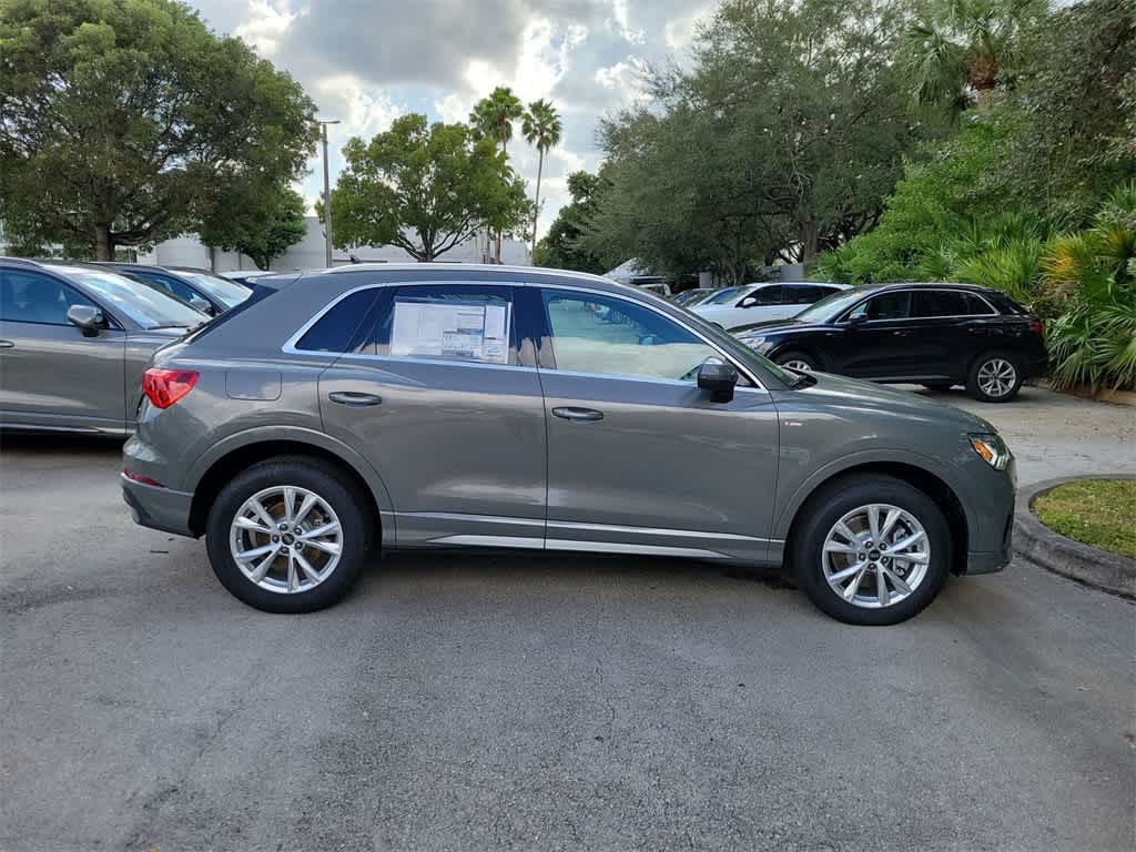 Thumbnail: 2025 Audi Q3 - 9