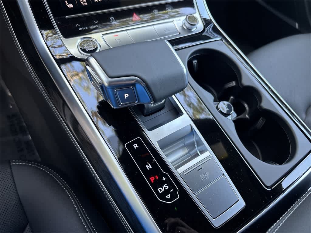 Thumbnail: 2025 Audi Q8 - 31