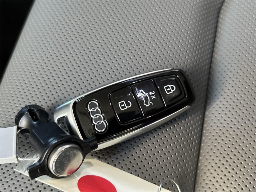 Thumbnail: 2025 Audi Q8 - 34