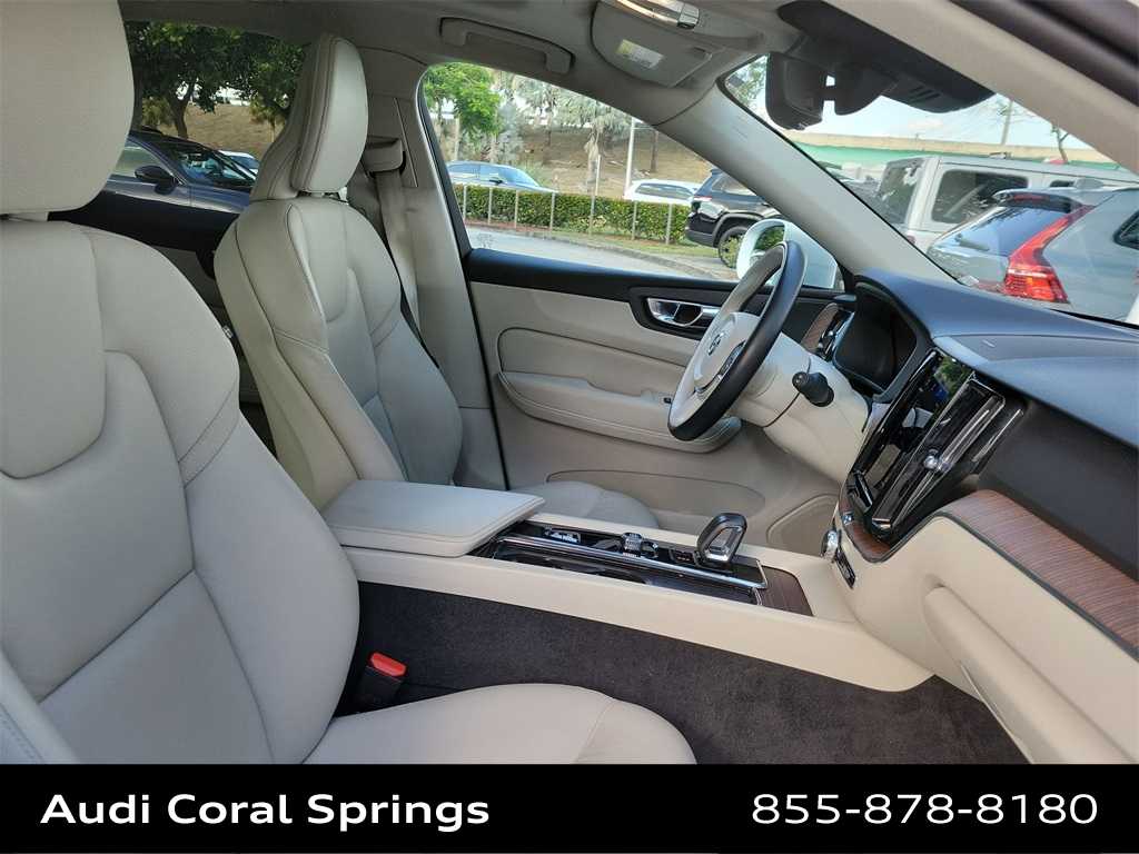 Thumbnail: 2022 Volvo XC60 - 22