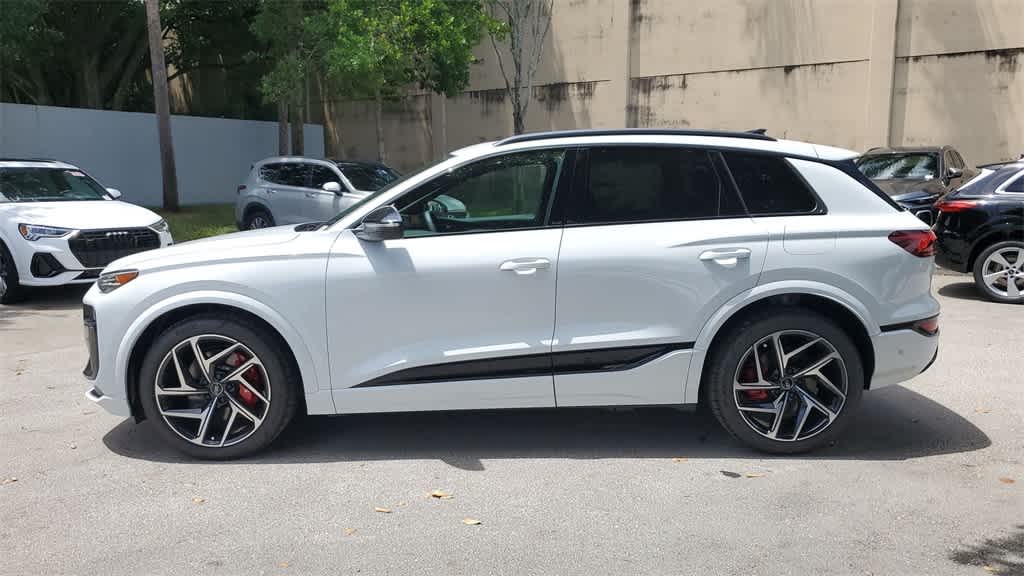 Thumbnail: 2025 Audi SQ6 e-tron - 11
