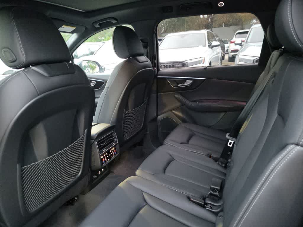 Thumbnail: 2026 Audi Q7 - 20