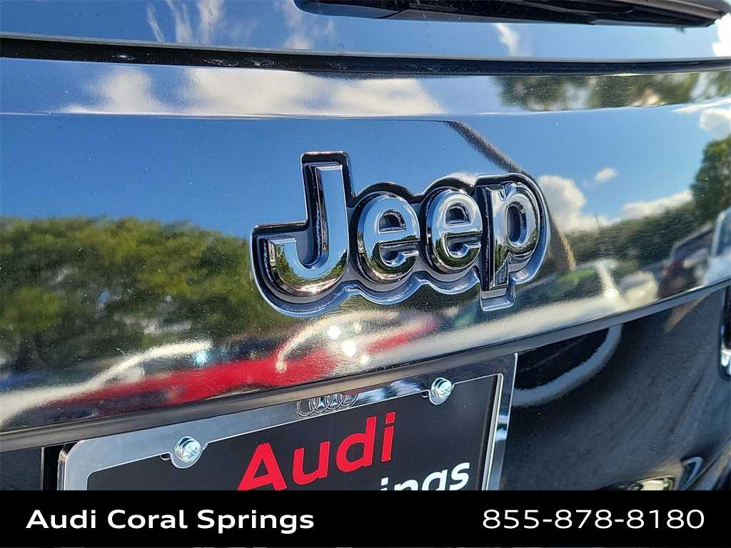 Thumbnail: 2020 Jeep Grand Cherokee - 7