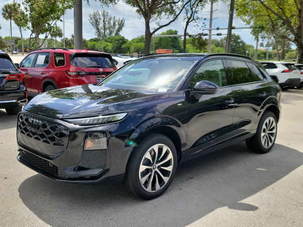 Thumbnail: 2026 Audi Q3 - 4