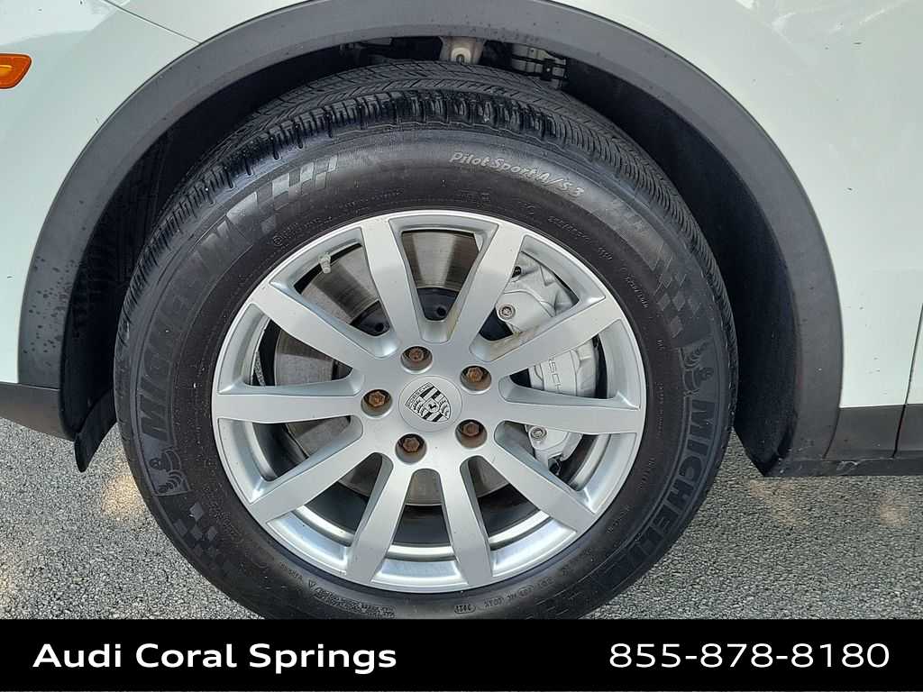 Thumbnail: 2021 Porsche Cayenne - 16