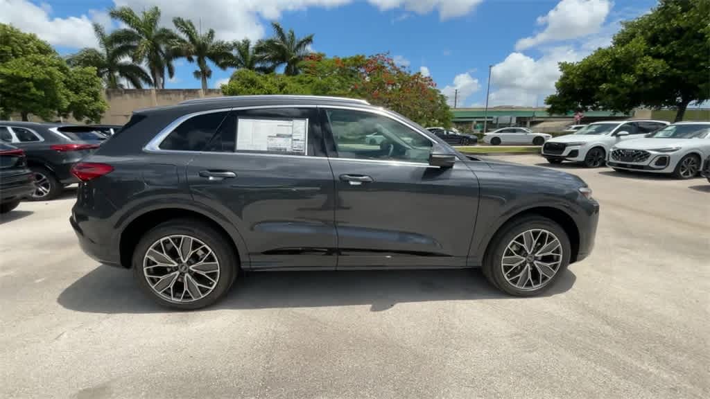 Thumbnail: 2025 Audi Q5 - 9