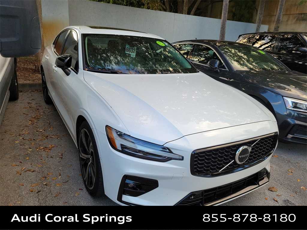 Thumbnail: 2023 Volvo S60 - 10