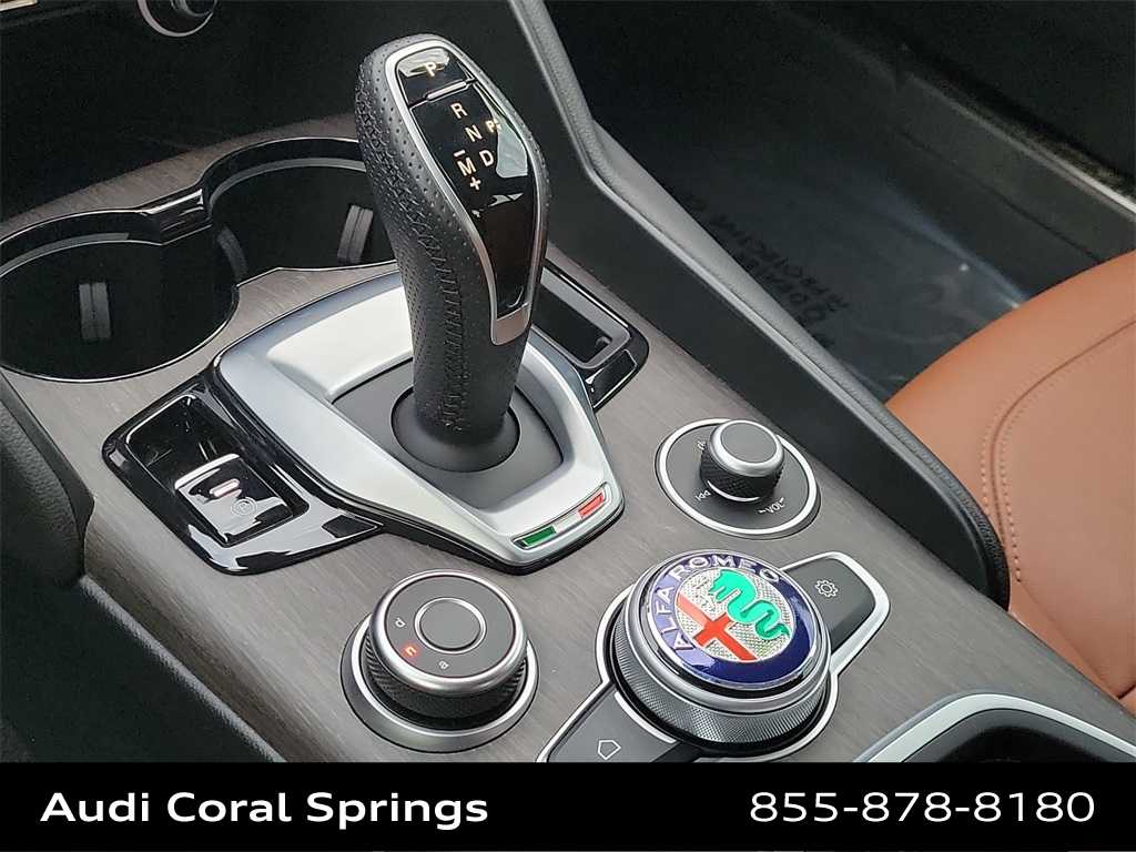 Thumbnail: 2022 Alfa Romeo Giulia - 17