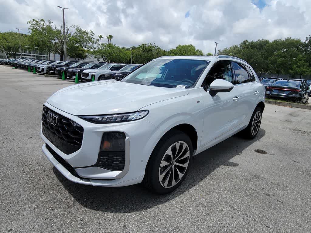 Thumbnail: 2026 Audi Q3 - 4