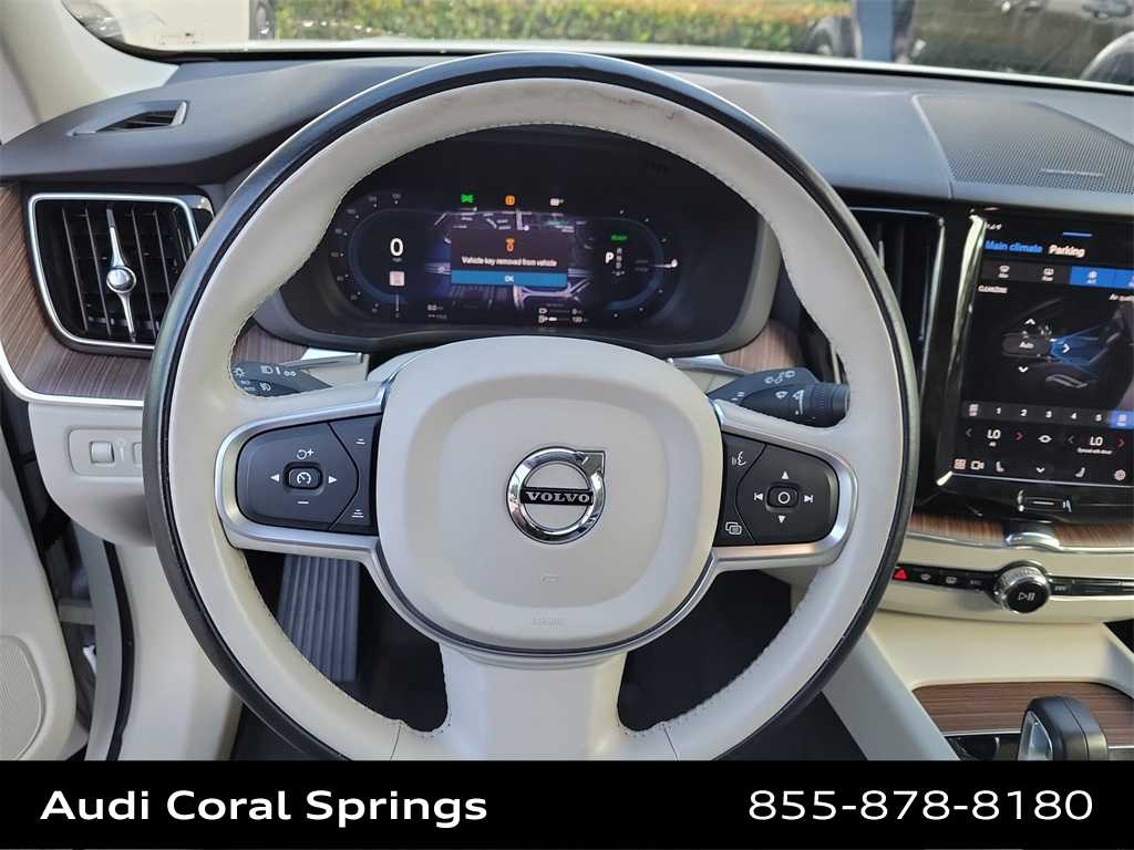 Thumbnail: 2022 Volvo XC60 - 23