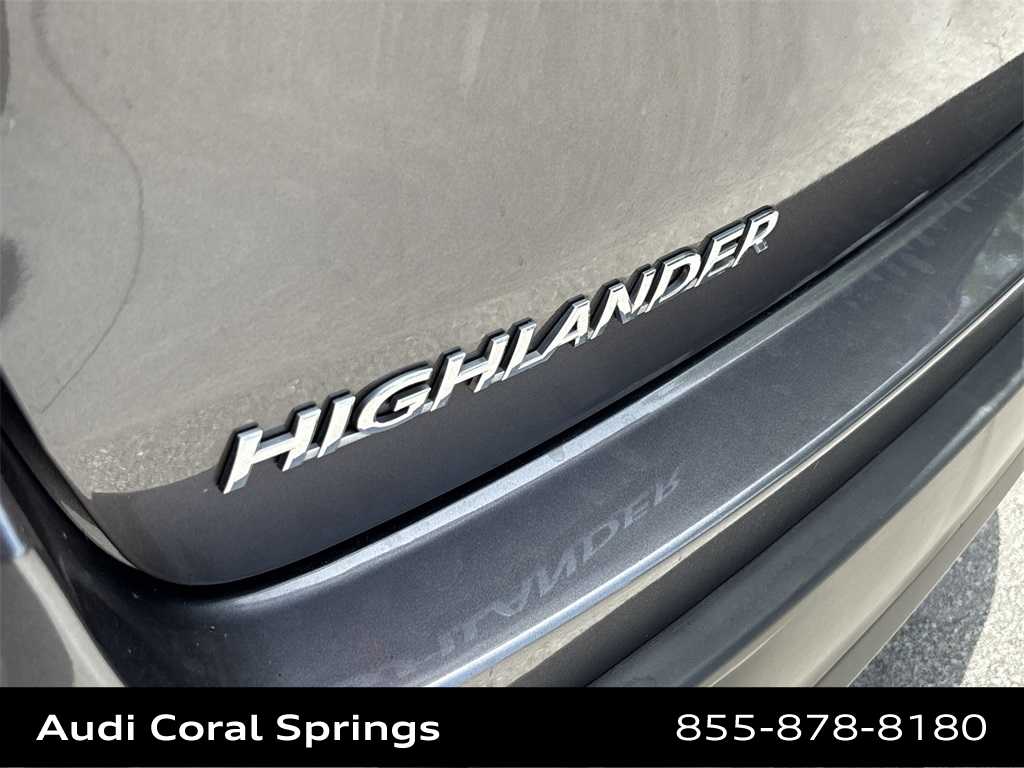 Thumbnail: 2017 Toyota Highlander - 21