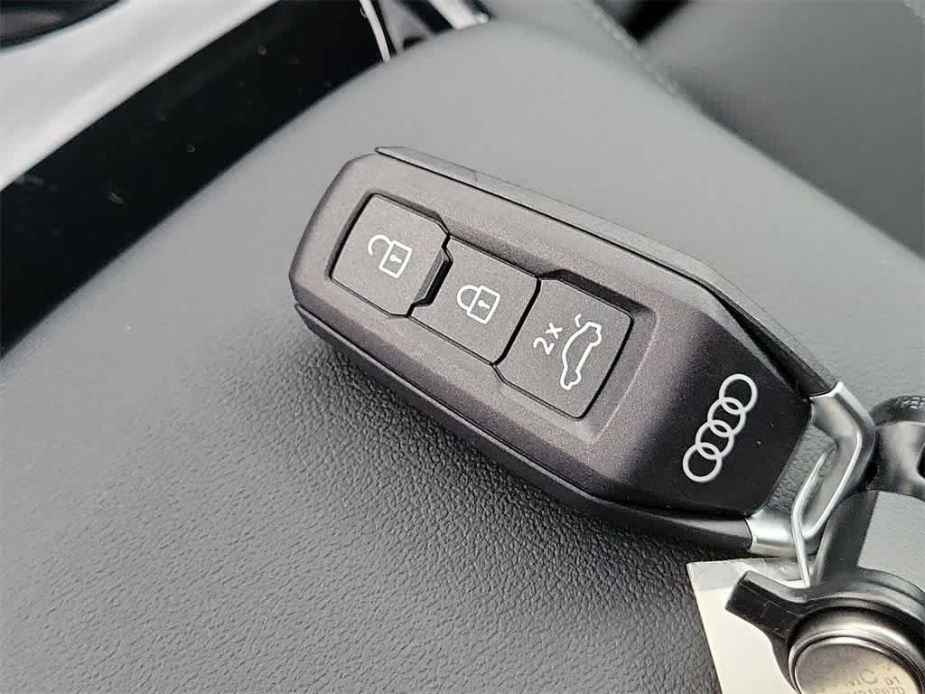 Thumbnail: 2025 Audi SQ6 e-tron - 28