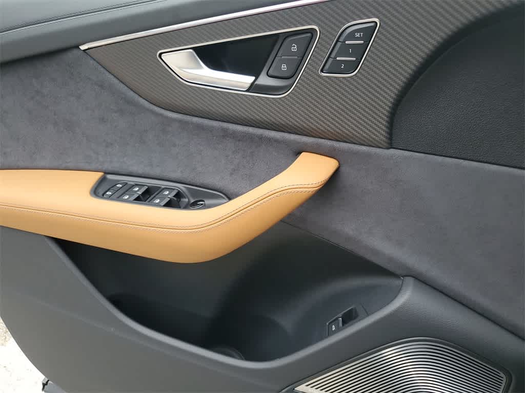 2025 Audi RS Q8 4.0T 27
