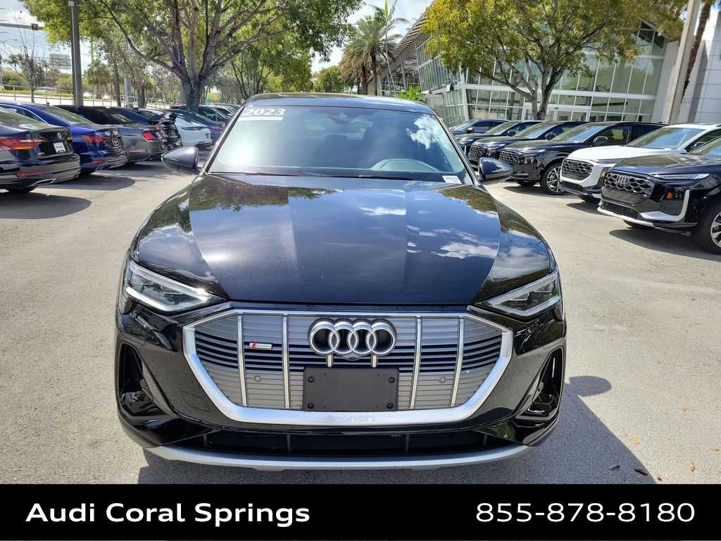 Thumbnail: 2023 Audi e-tron S - 3