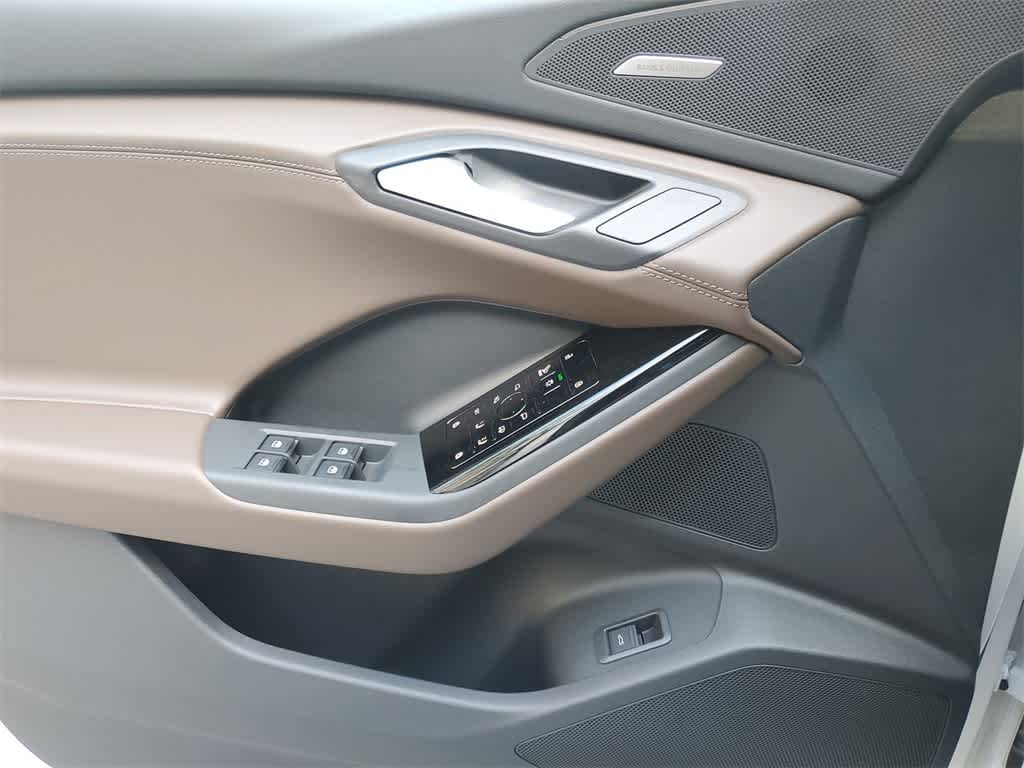 Thumbnail: 2025 Audi Q6 e-tron - 27