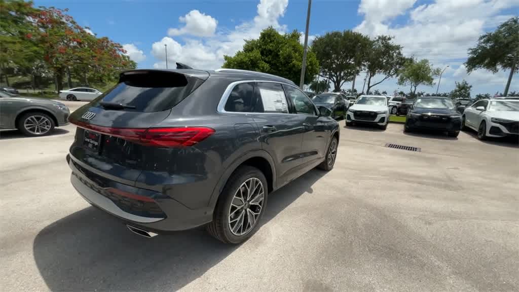 Thumbnail: 2025 Audi Q5 - 8