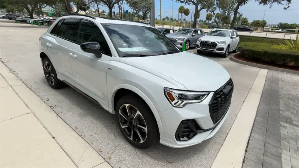 Thumbnail: 2025 Audi Q3 - 2