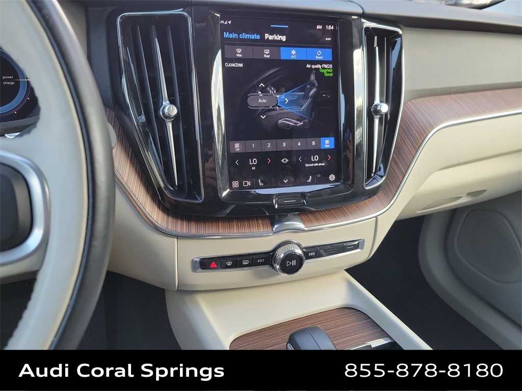 Thumbnail: 2022 Volvo XC60 - 24