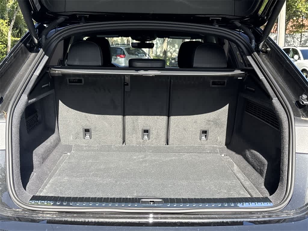 Thumbnail: 2025 Audi Q8 - 33