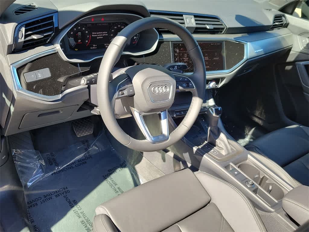 Thumbnail: 2025 Audi Q3 - 10