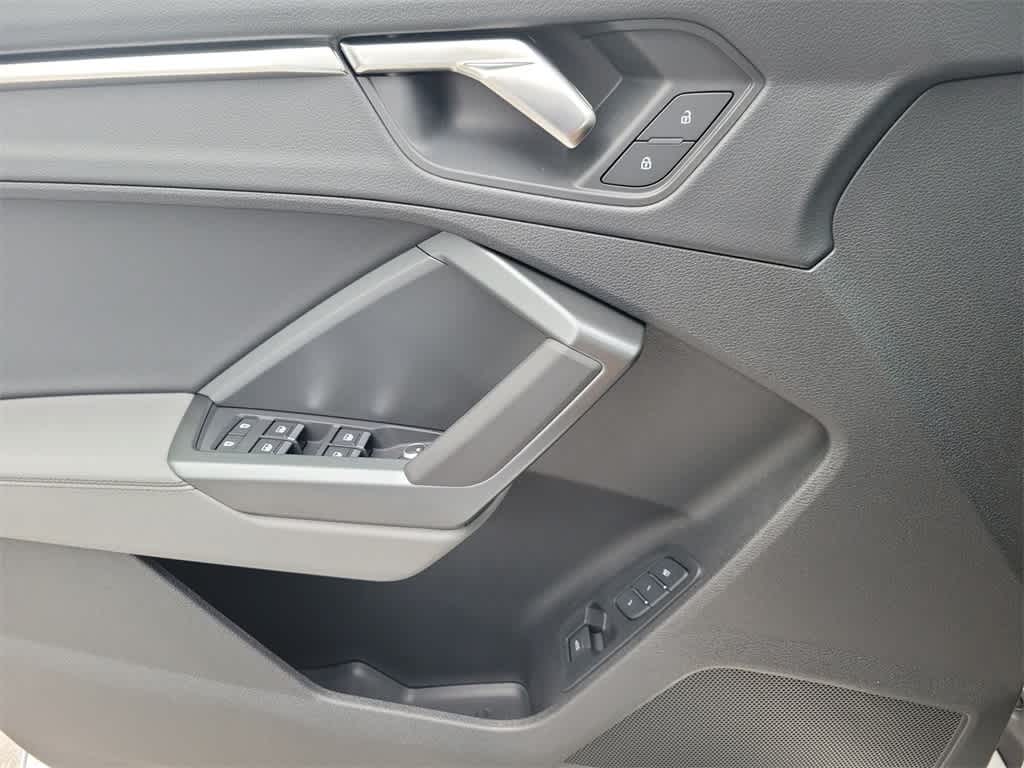 Thumbnail: 2025 Audi Q3 - 19