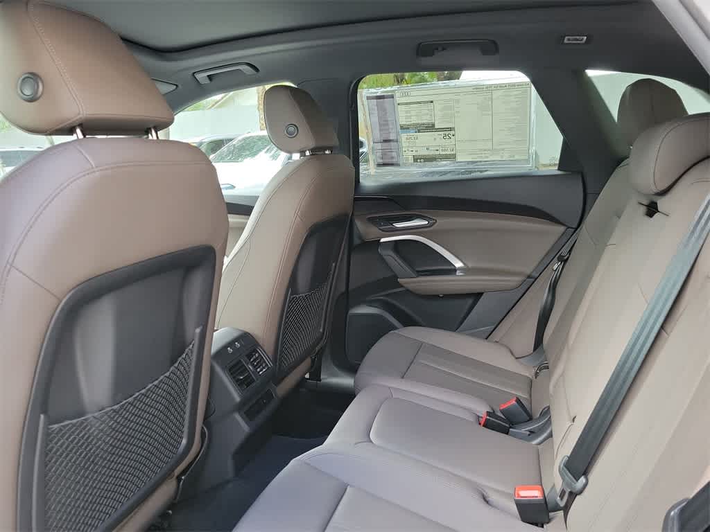 Thumbnail: 2025 Audi Q5 - 12