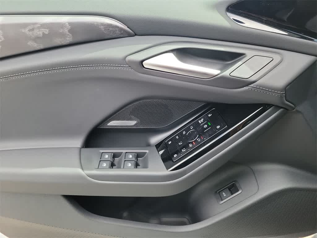 Thumbnail: 2025 Audi e-tron S - 19