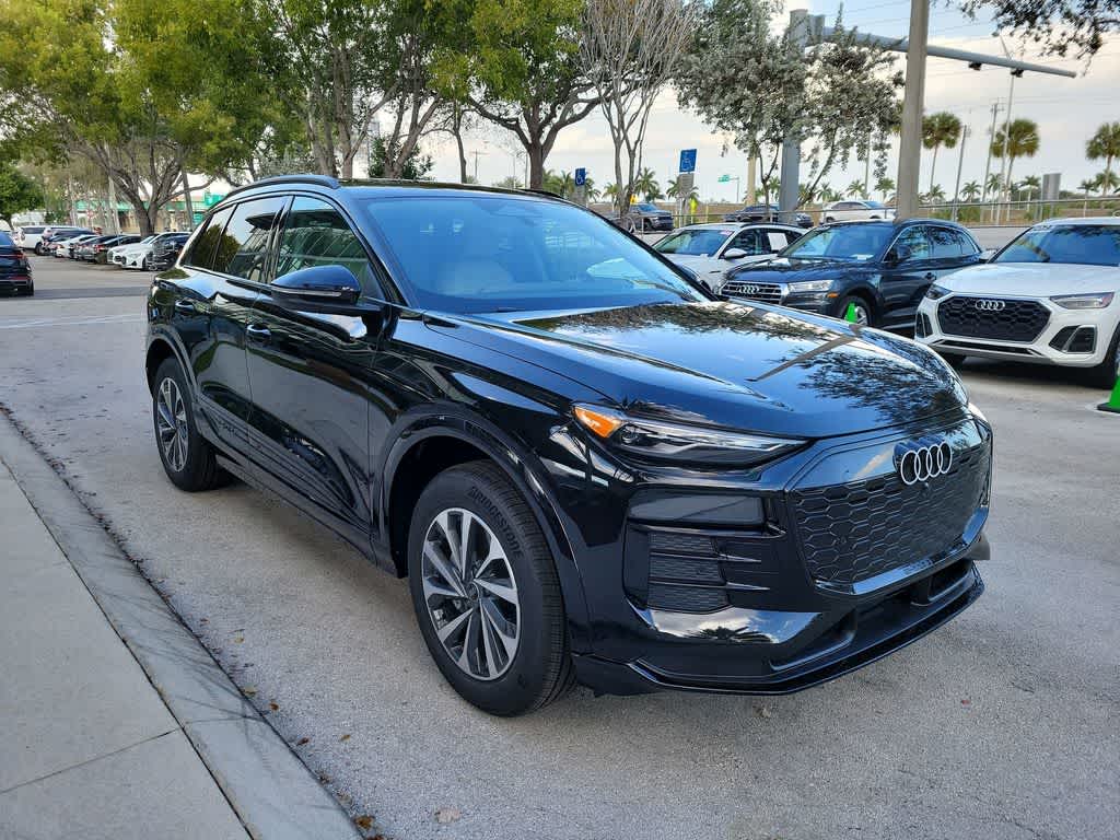 Thumbnail: 2025 Audi Q6 e-tron - 2