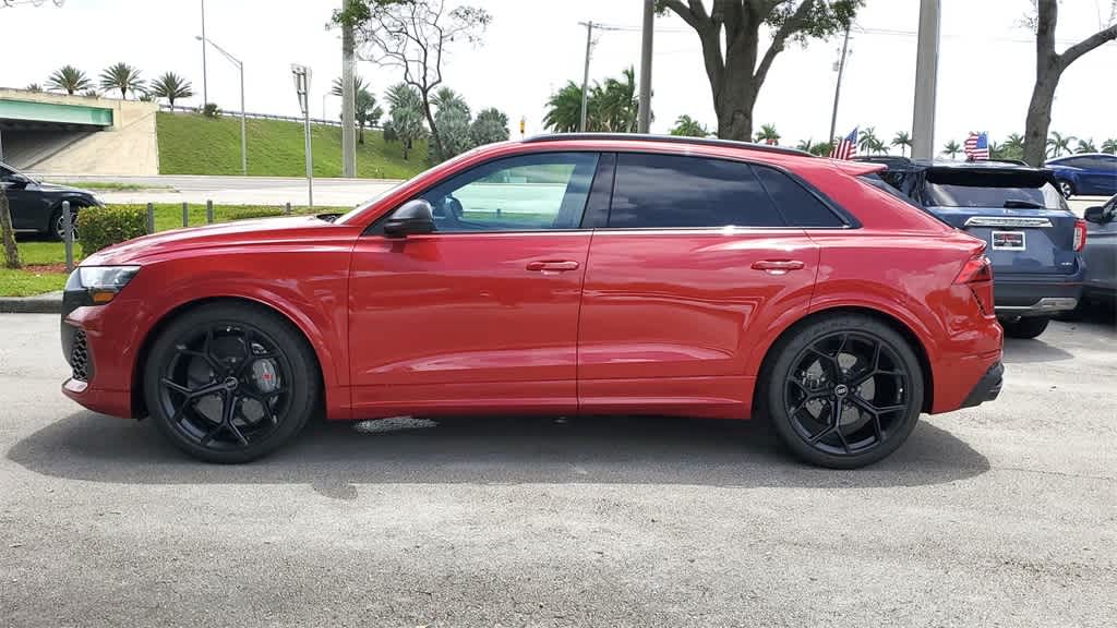 Thumbnail: 2025 Audi RS Q8 - 11