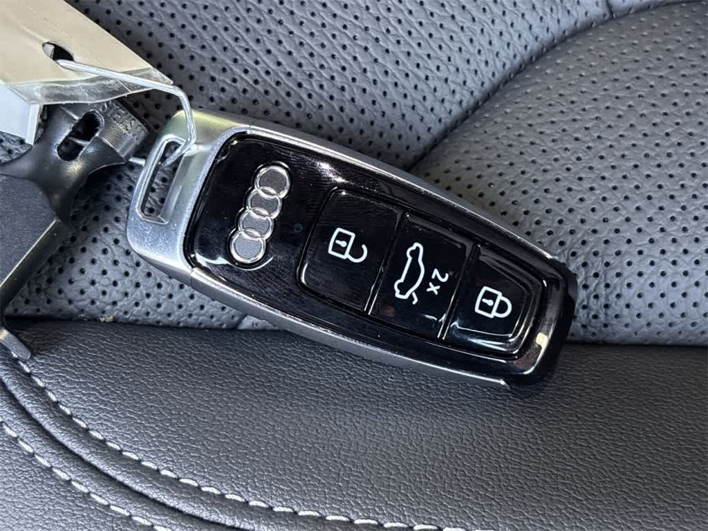 Thumbnail: 2025 Audi Q8 - 34