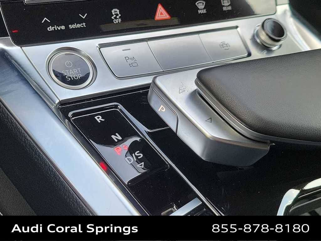 Thumbnail: 2023 Audi e-tron S - 25