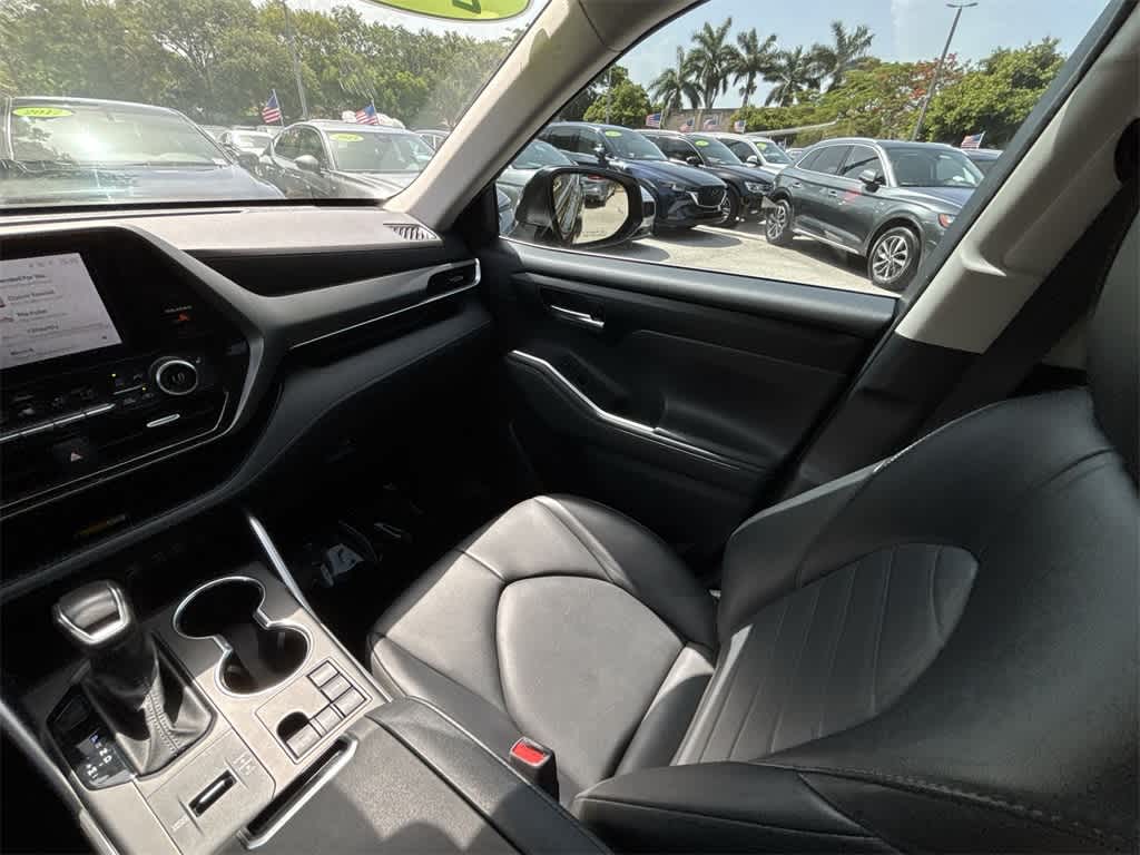 2024 Toyota Highlander XLE 11