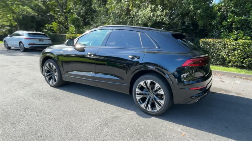 Thumbnail: 2025 Audi Q8 - 6