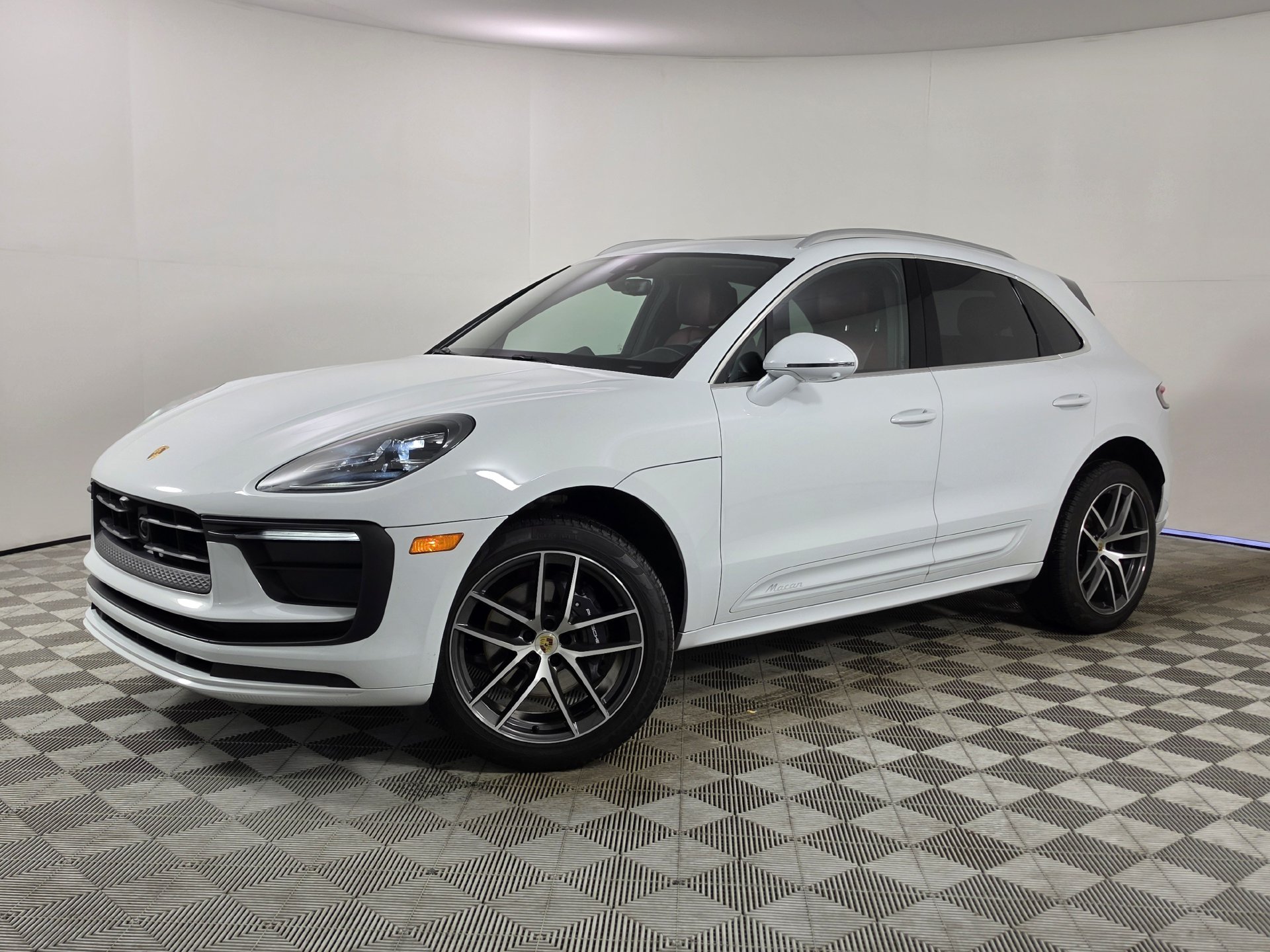 2025 Porsche Macan Base