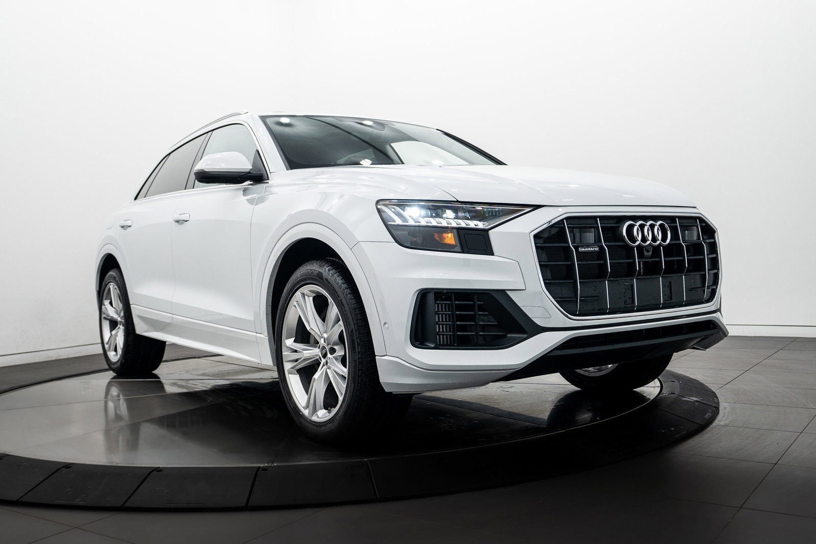 2023 Audi Q8 Premium Plus's photo