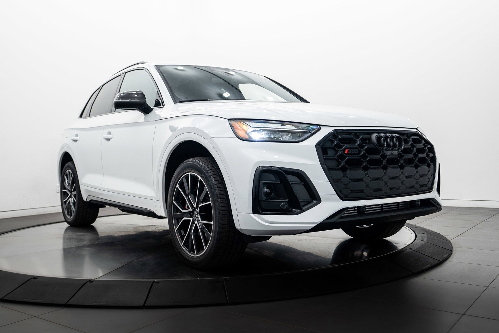 2024 Audi SQ5 Premium Plus's photo