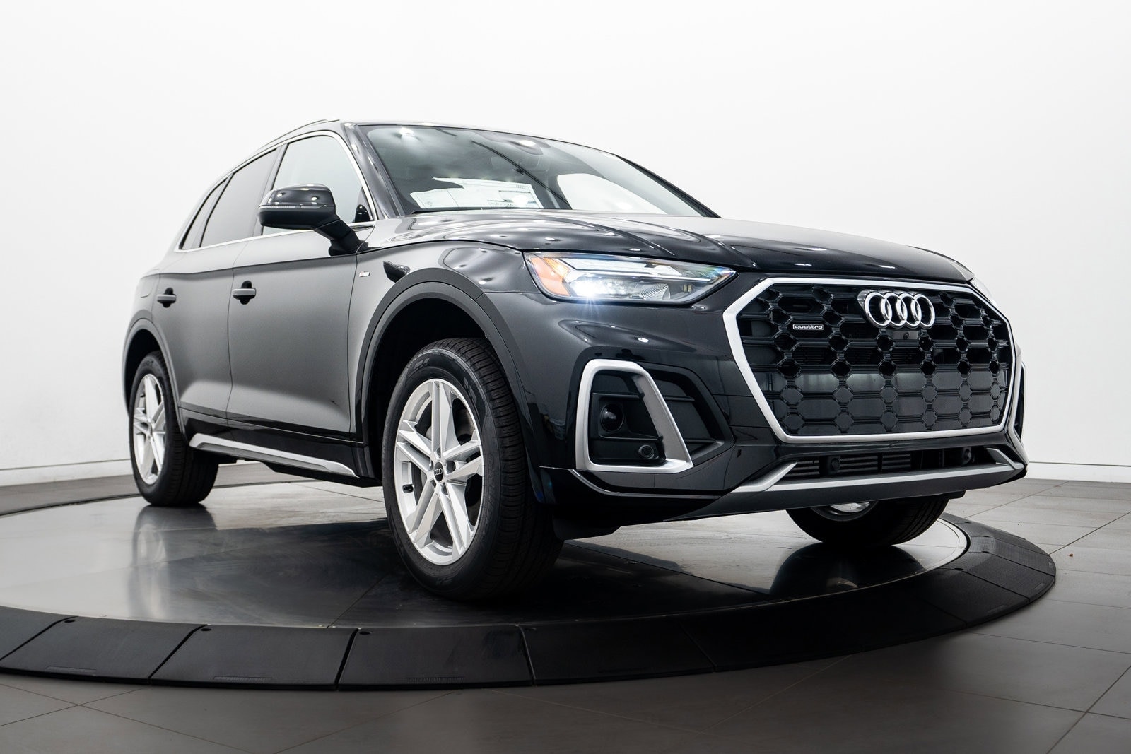 2024 Audi Q5 Premium Plus's photo