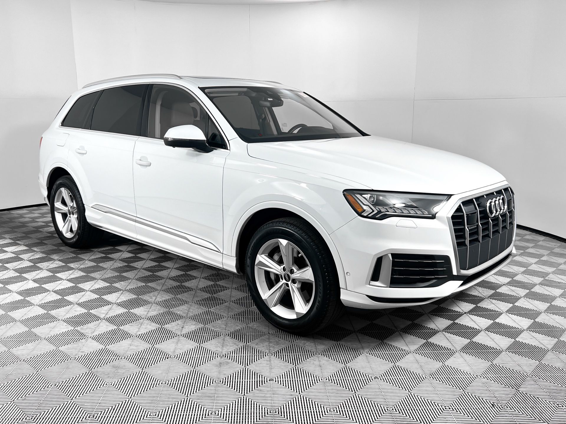 2024 Audi Q7 Premium Plus's photo