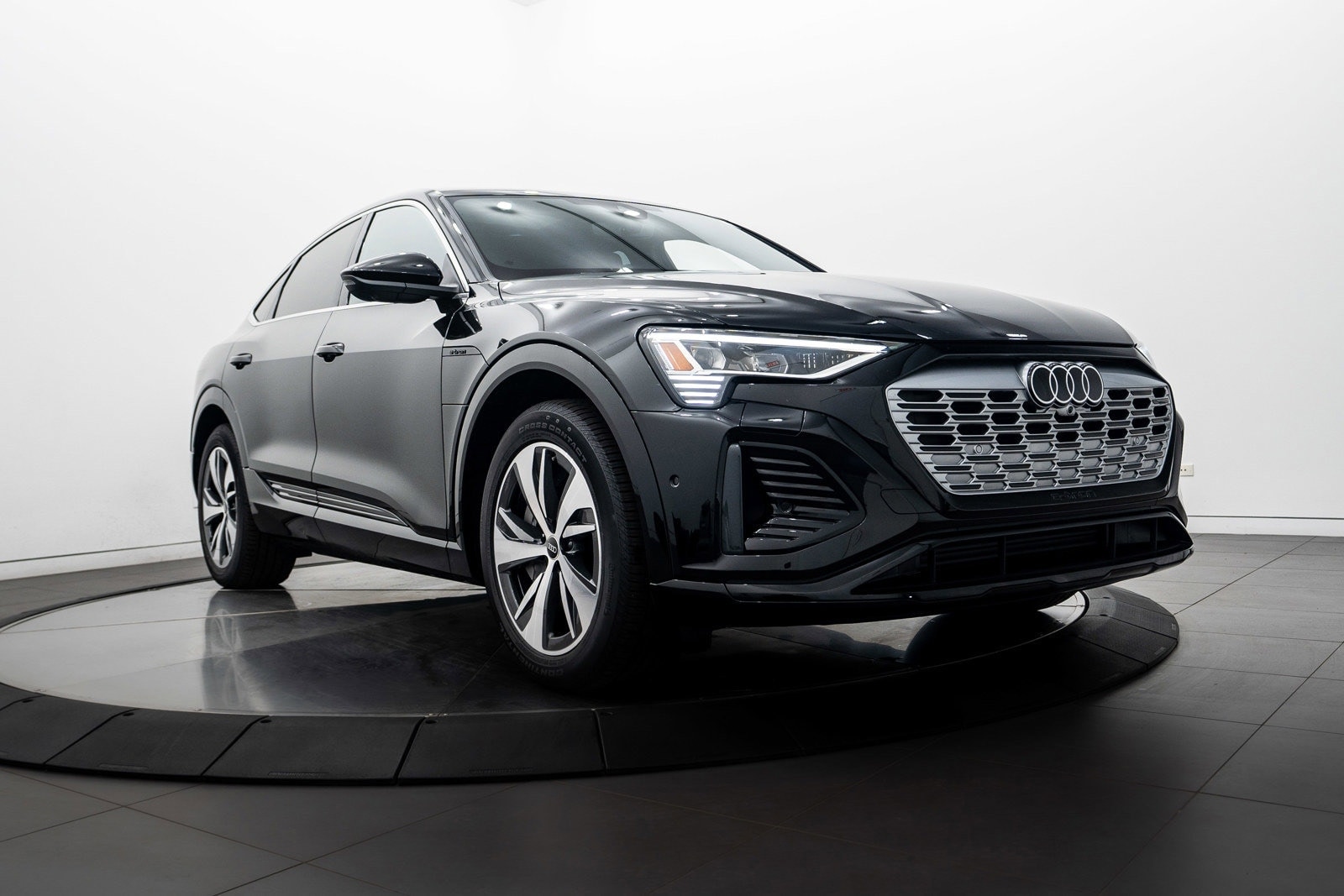 2024 Audi Q8 Sportback e-tron Premium Plus's photo