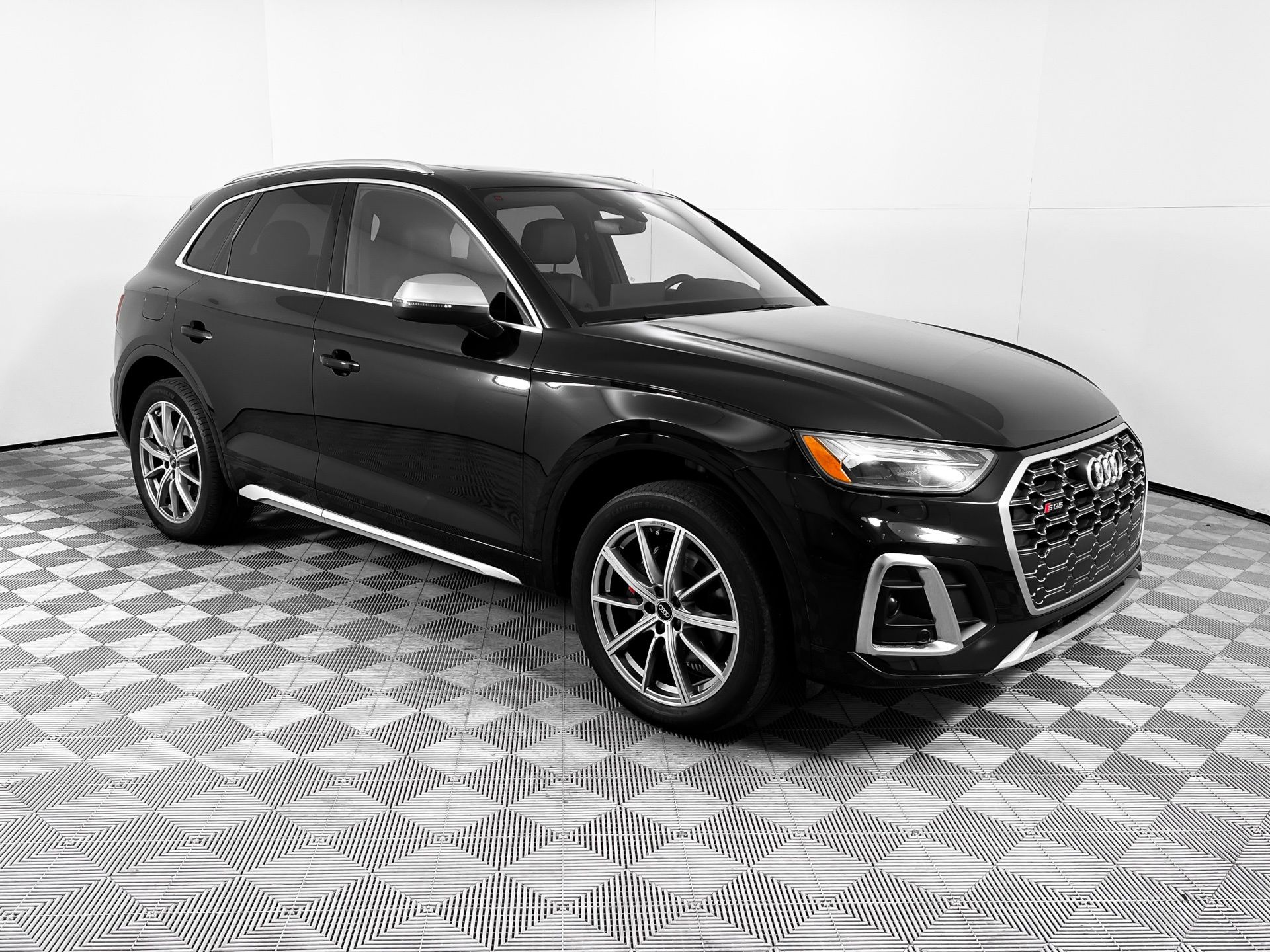 2023 Audi SQ5 Premium Plus's photo