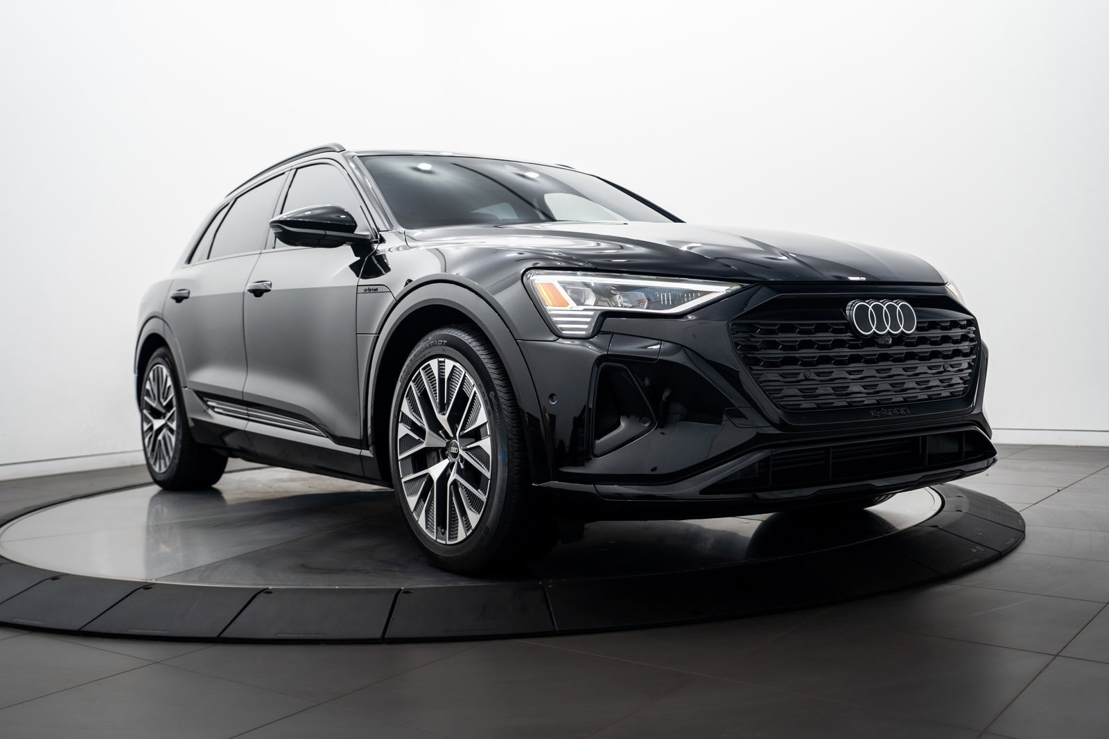 2024 Audi Q8 e-tron Premium Plus's photo