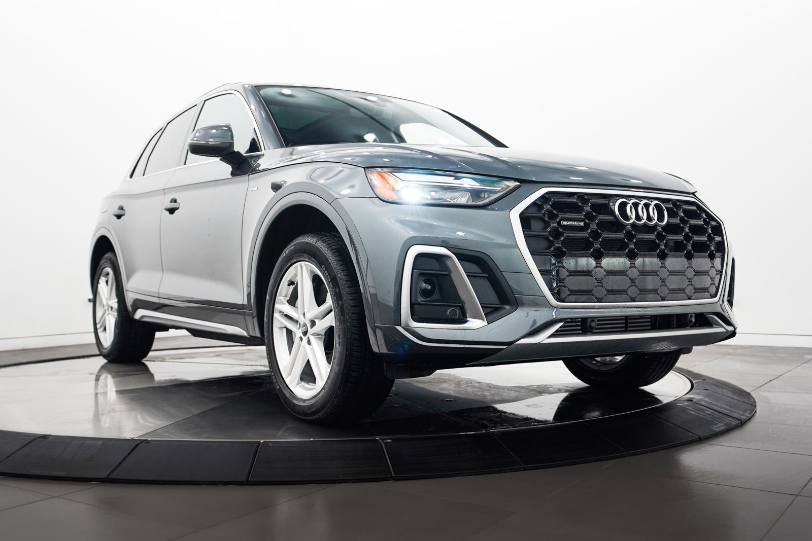 2023 Audi Q5 Premium's photo