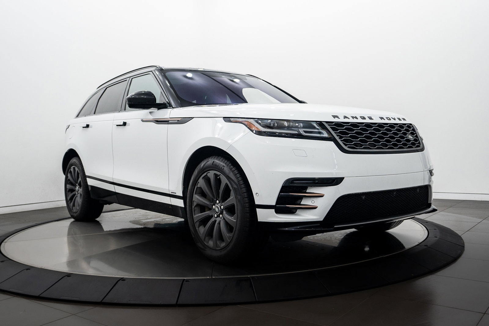 2018 Land Rover Range Rover Velar SE's photo