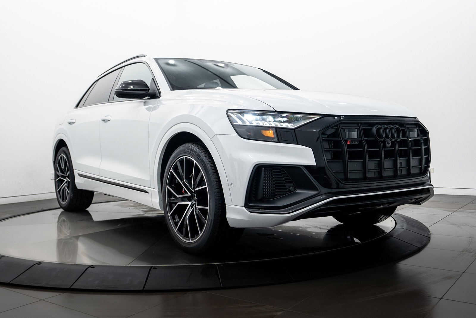 2023 Audi SQ8 Prestige's photo