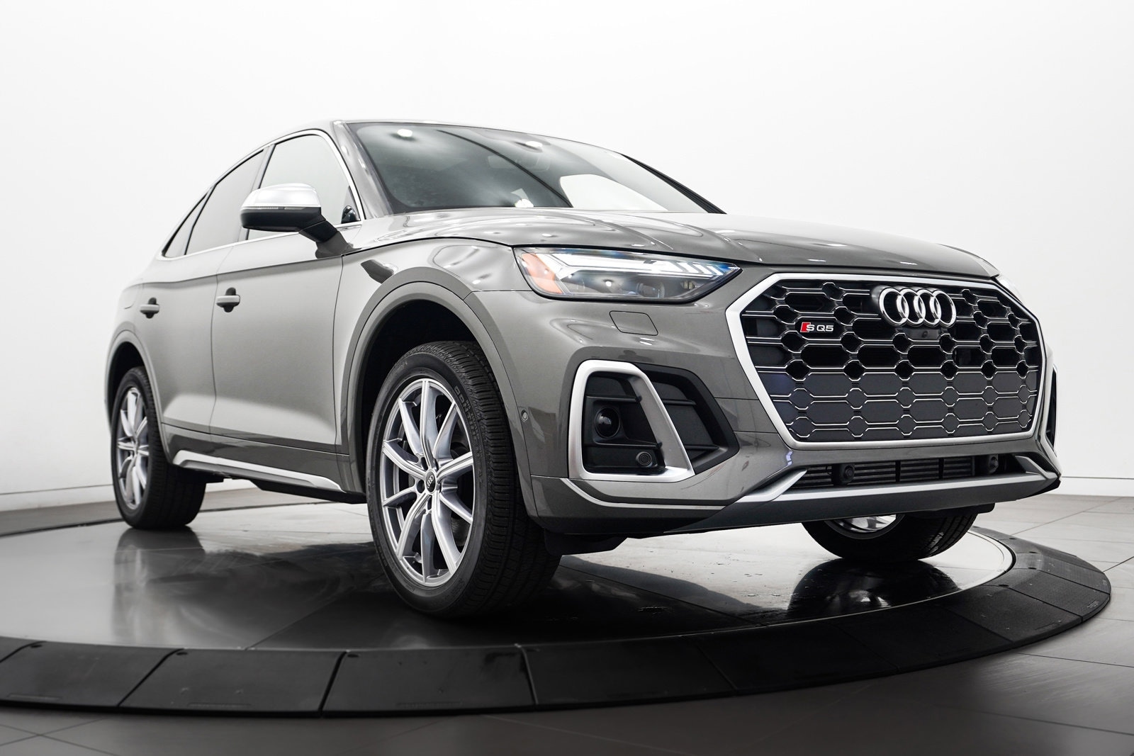 2023 Audi SQ5 Sportback Prestige's photo
