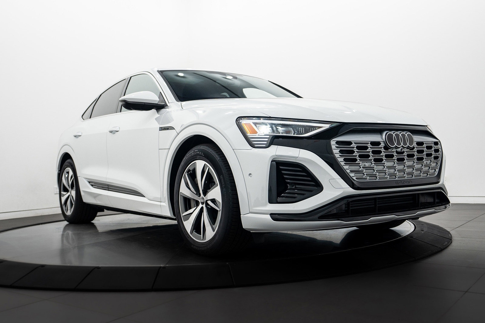 2024 Audi Q8 Sportback e-tron Premium Plus's photo