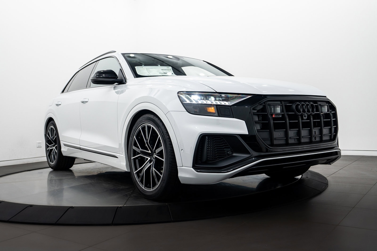 2023 Audi SQ8 Prestige's photo