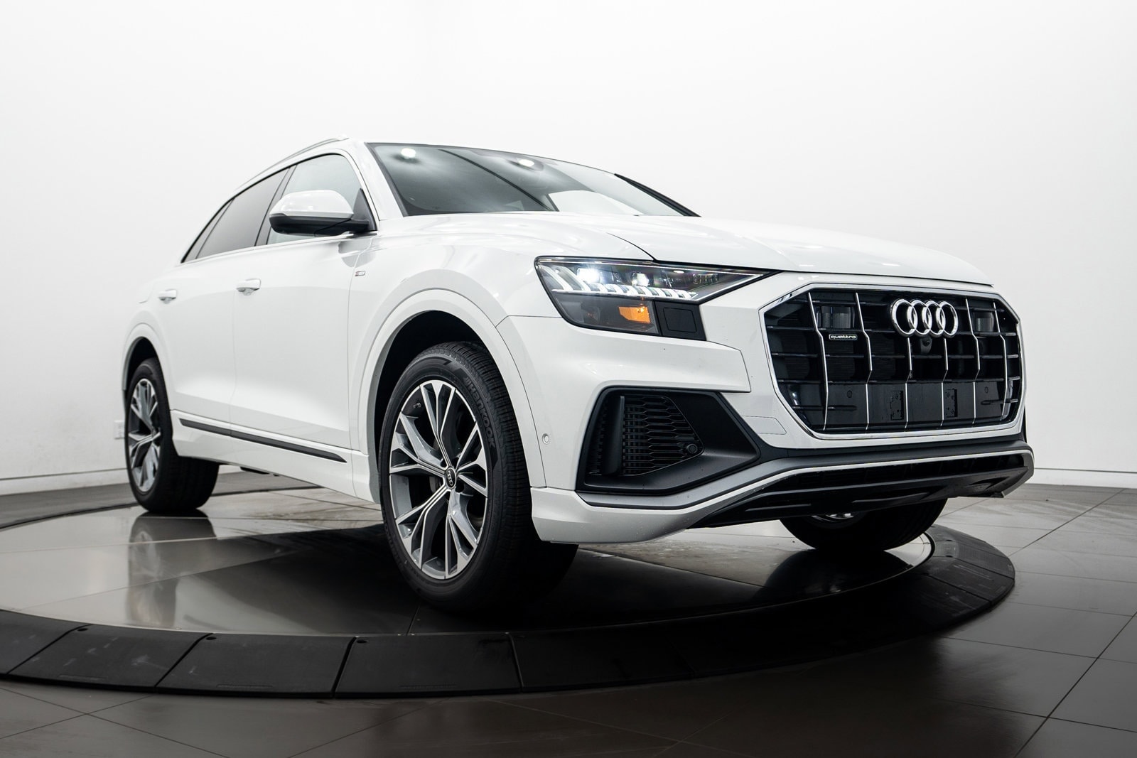 2023 Audi Q8 Premium Plus's photo
