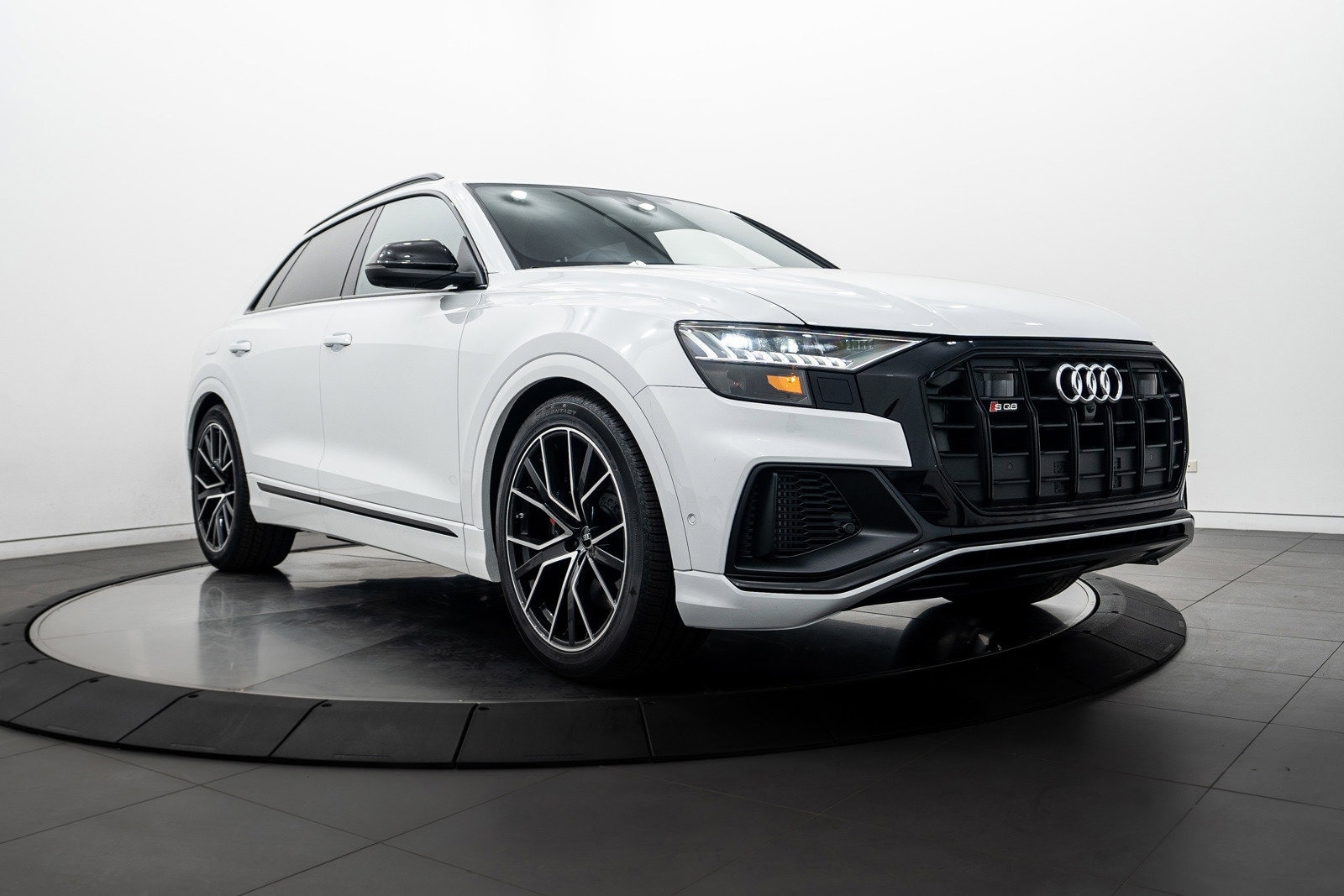 2023 Audi SQ8 Prestige's photo